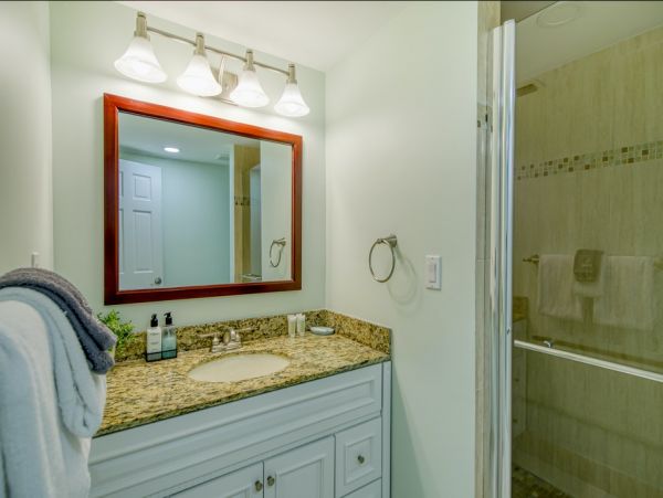 Key Largo Vacation Condo with Pool 8-10 Guests