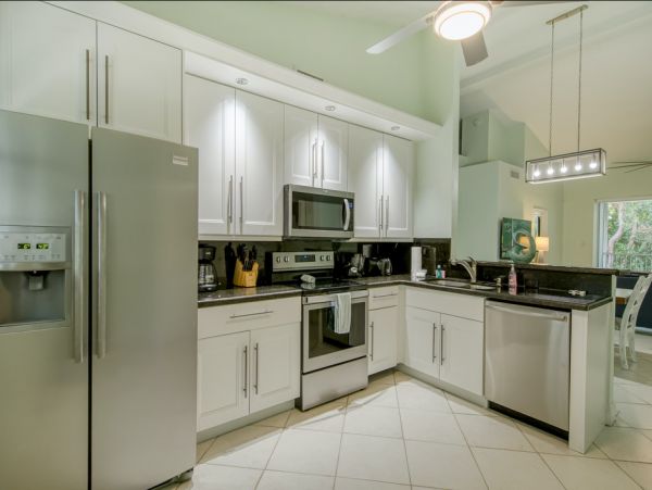 Key Largo Vacation Condo with Pool 8-10 Guests