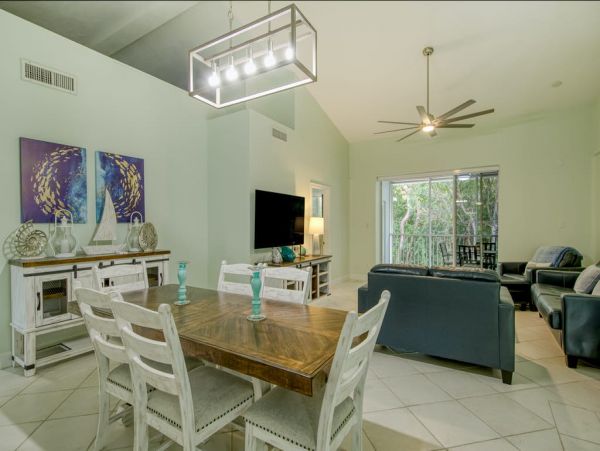 Key Largo Vacation Condo with Pool 8-10 Guests