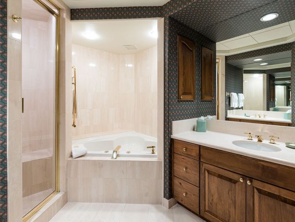 Beaver Creek Vacation Luxury Condo with Pool 10 Guests