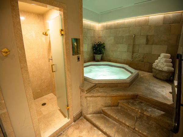 Beaver Creek Vacation Luxury Condo with Pool 10 Guests