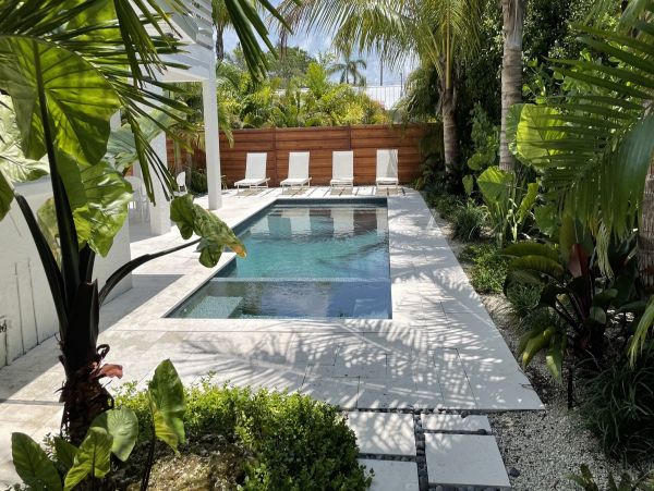 Three Bedrooms Vacation Home in Holmes Beach Walk To Beach