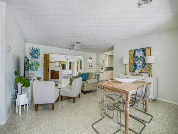 Three Bedrooms Vacation Home in Holmes Beach Walk To Beach