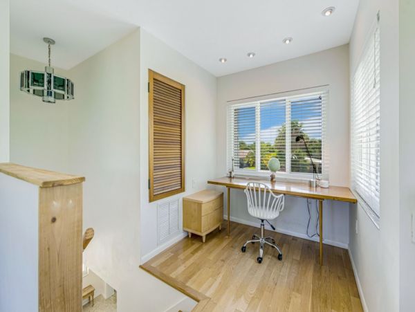 Three Bedrooms Vacation Home in Holmes Beach Walk To Beach