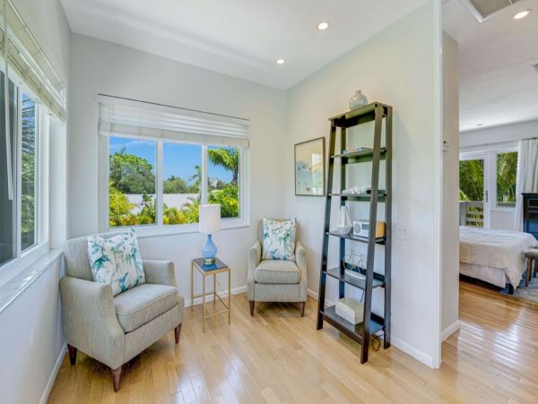 Three Bedrooms Vacation Home in Holmes Beach Walk To Beach