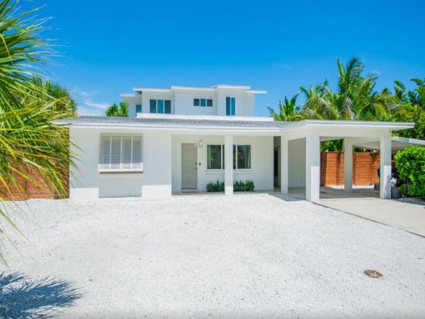 Three Bedrooms Vacation Home in Holmes Beach Walk To Beach