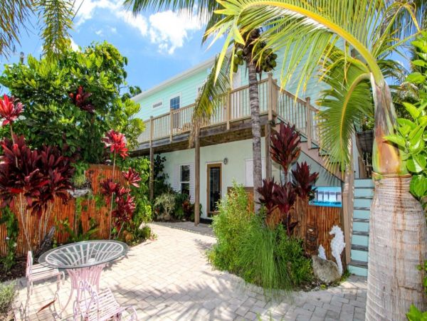 Holmes Beach with Private Pool Luxury Beachy