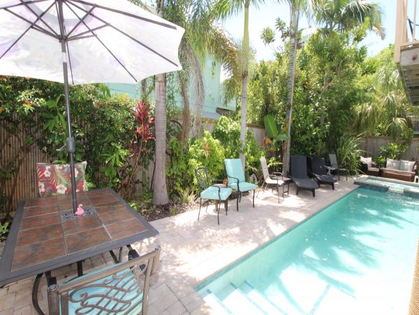 Holmes Beach with Private Pool Luxury Beachy