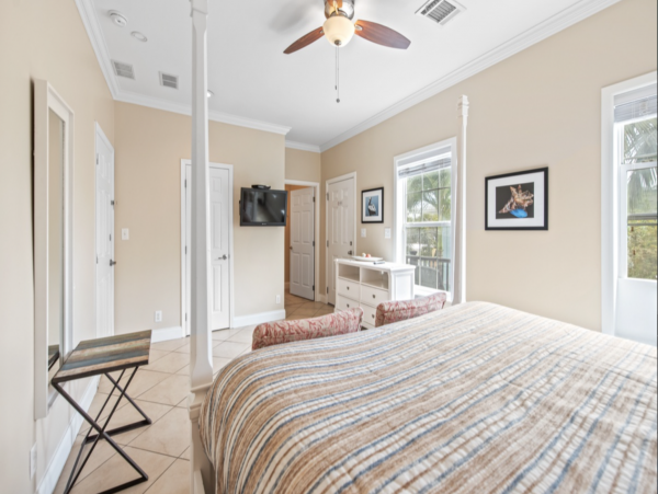 Holmes Beach with Private Pool Luxury Beachy