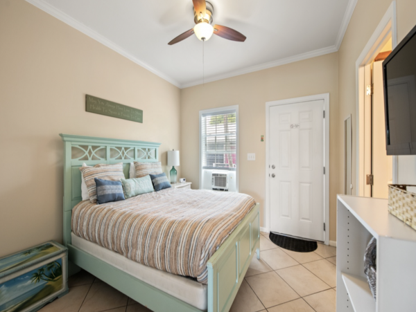 Holmes Beach with Private Pool Luxury Beachy