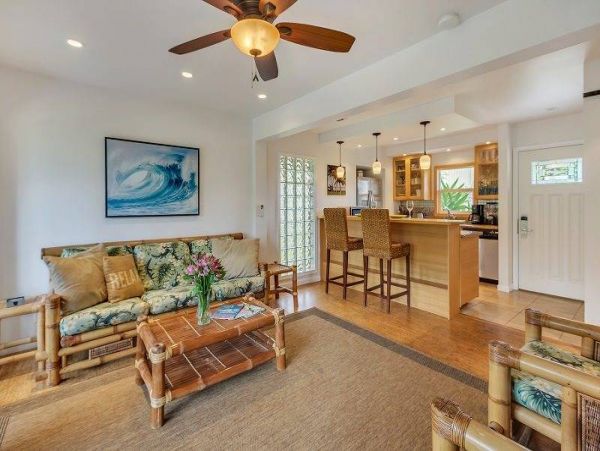 Two Bedroom Townhouse in Lahaina Sleeps Seven Guests