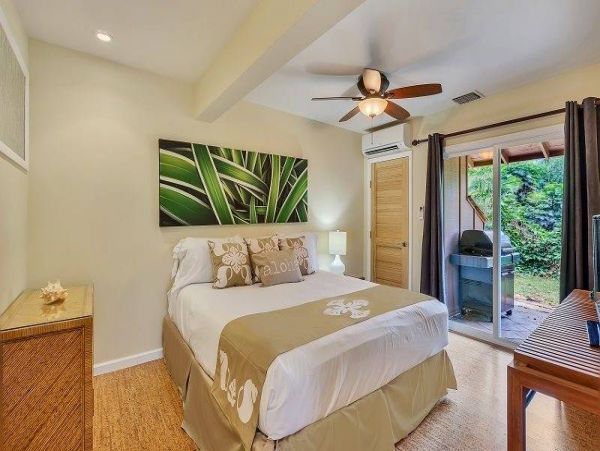 Two Bedroom Townhouse in Lahaina Sleeps Seven Guests