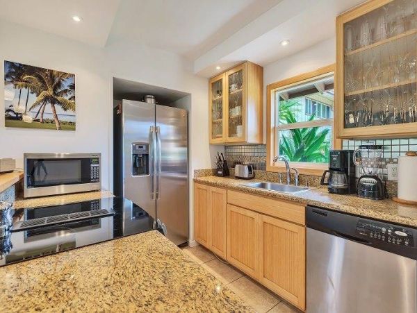 Two Bedroom Townhouse in Lahaina Sleeps Seven Guests