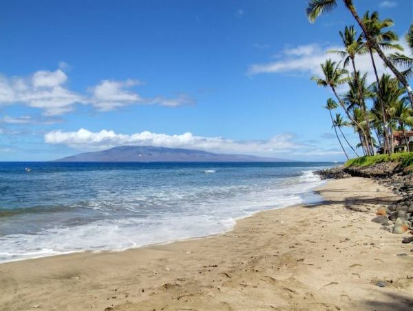 Two Bedroom Townhouse in Lahaina Sleeps Seven Guests
