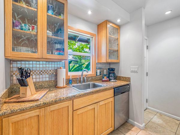 Two Bedroom Townhouse in Lahaina Sleeps Seven Guests