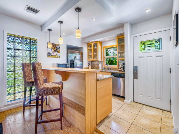 Two Bedroom Townhouse in Lahaina Sleeps Seven Guests