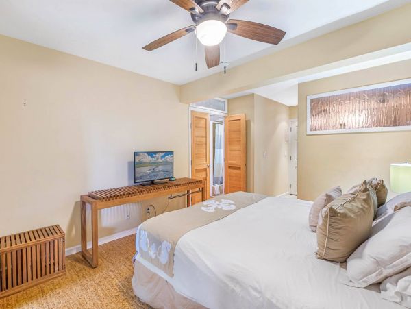 Two Bedroom Townhouse in Lahaina Sleeps Seven Guests