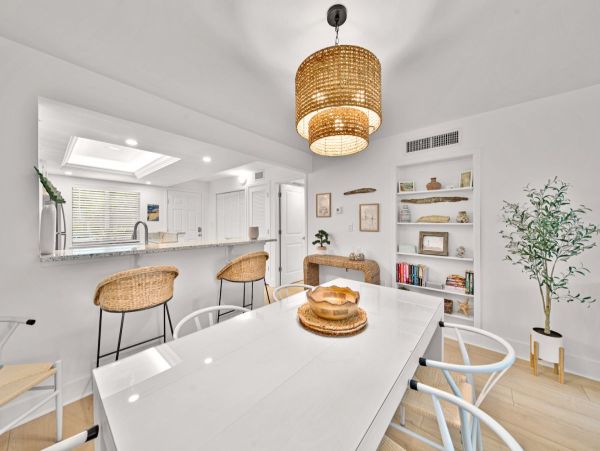 Charming Ground-Floor Condo with Prime Location on Sanibel Island