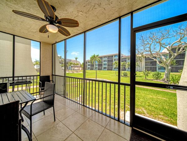 Charming Ground-Floor Condo with Prime Location on Sanibel Island