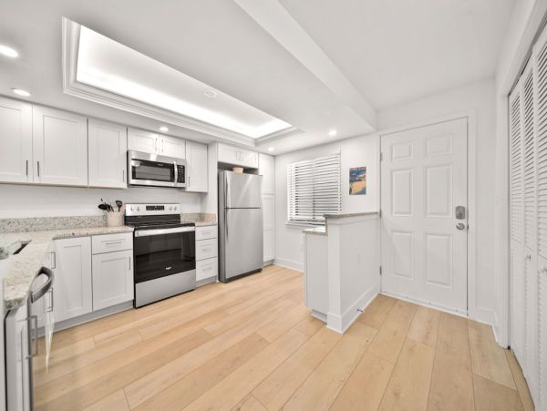 Charming Ground-Floor Condo with Prime Location on Sanibel Island