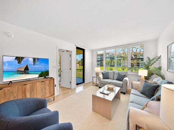 Charming Ground-Floor Condo with Prime Location on Sanibel Island