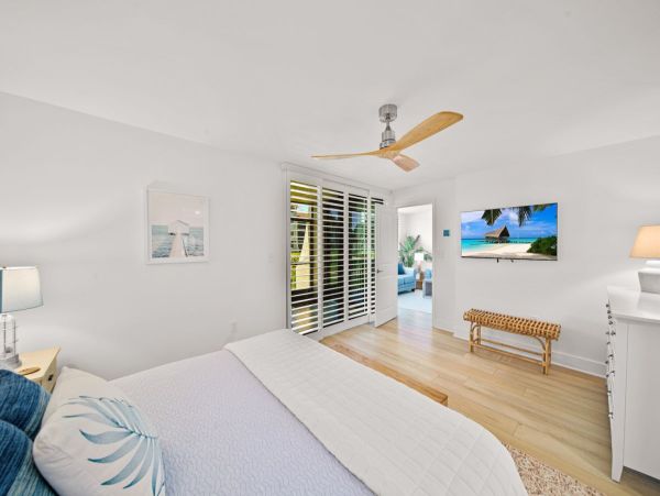 Charming Ground-Floor Condo with Prime Location on Sanibel Island