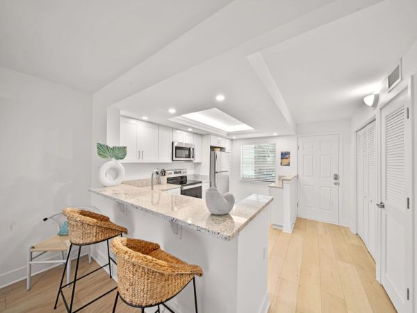 Charming Ground-Floor Condo with Prime Location on Sanibel Island