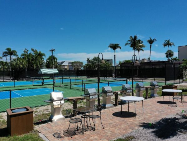 Charming Ground-Floor Condo with Prime Location on Sanibel Island