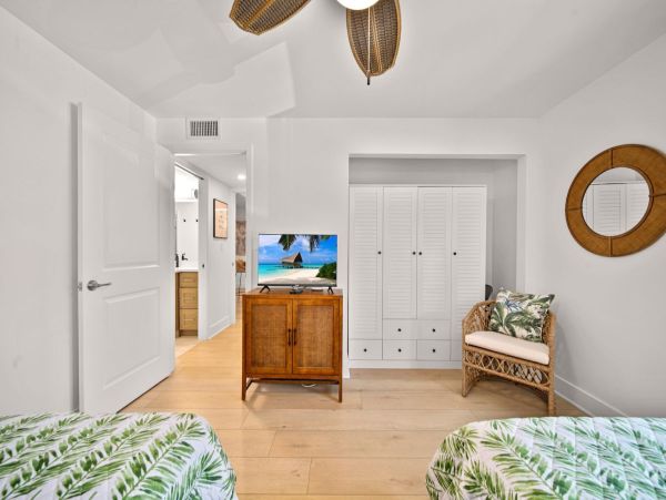 Charming Ground-Floor Condo with Prime Location on Sanibel Island