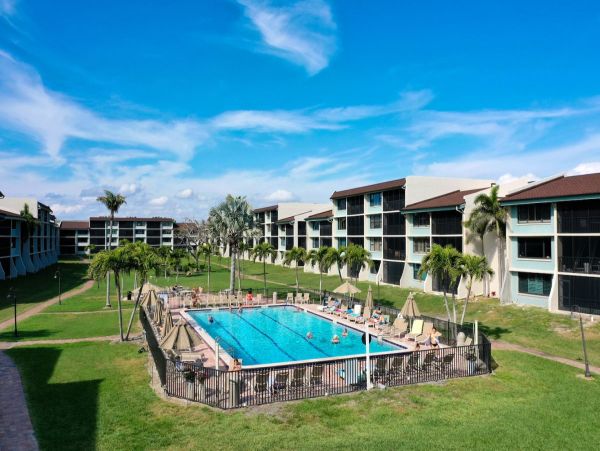 Charming Ground-Floor Condo with Prime Location on Sanibel Island