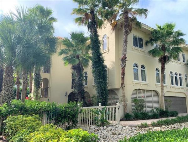 Holmes Beach Vacation Condo With Heated Pool 6 Guests