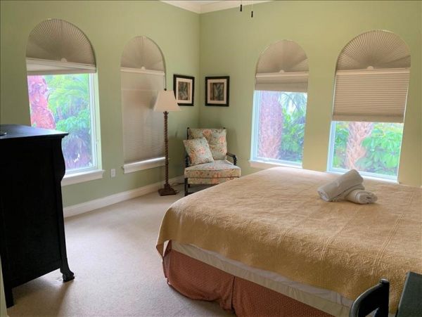 Holmes Beach Vacation Condo With Heated Pool 6 Guests