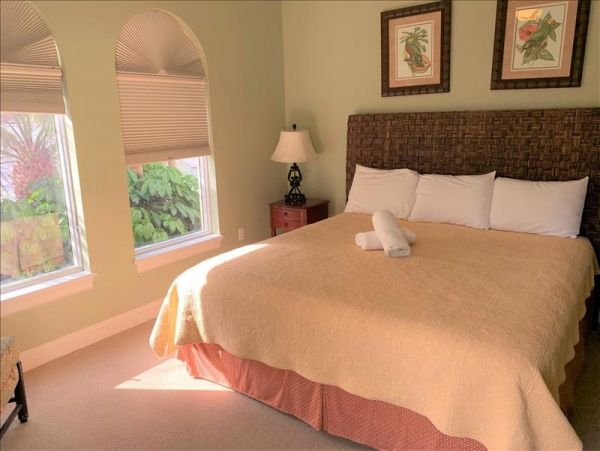 Holmes Beach Vacation Condo With Heated Pool 6 Guests