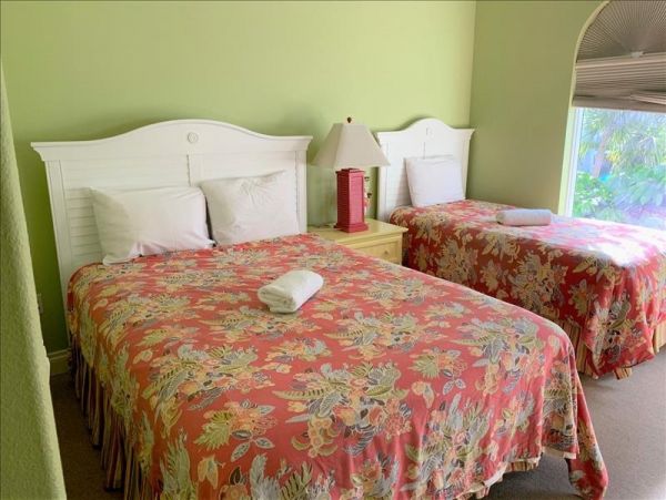 Holmes Beach Vacation Condo With Heated Pool 6 Guests