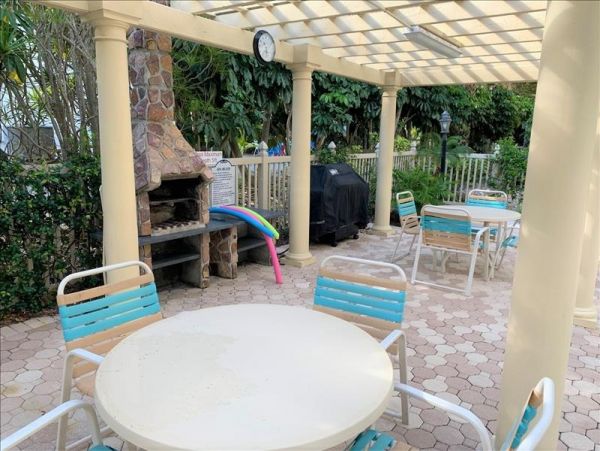 Holmes Beach Vacation Condo With Heated Pool 6 Guests