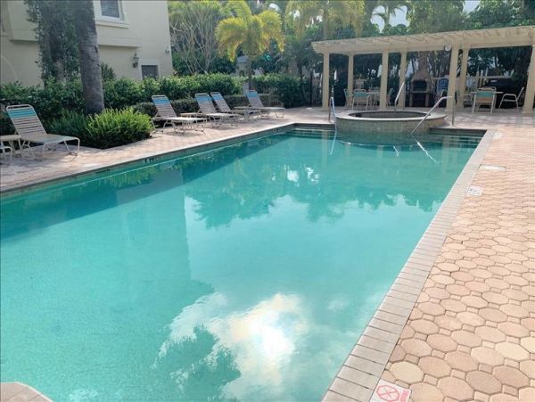 Holmes Beach Vacation Condo With Heated Pool 6 Guests