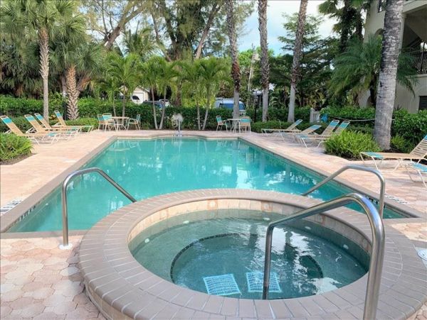 Holmes Beach Vacation Condo With Heated Pool 6 Guests