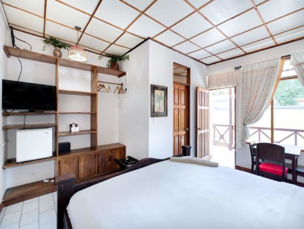 Puntarenas Vacation Villa With Private Pool 24 Guests