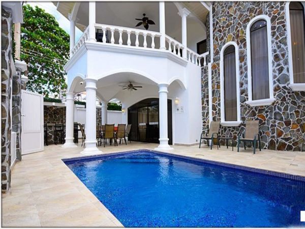 Beach Front 9 Bedroom Villa with Private Pool in Jaco Beach