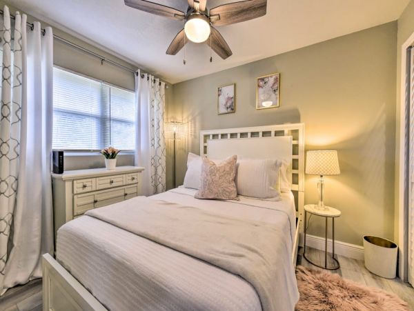 Beautiful Vacation Home in Sarasota Short Walk to Beach