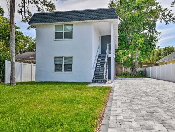 Beautiful Vacation Home in Sarasota Short Walk to Beach