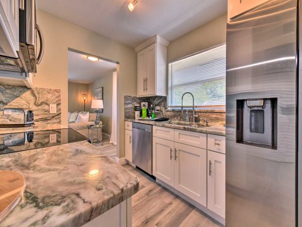 Beautiful Vacation Home in Sarasota Short Walk to Beach