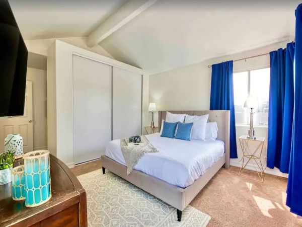 San Diego Vacation Condo Steps from Beach 12 Guests