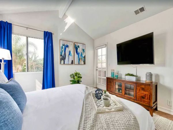 San Diego Vacation Condo Steps from Beach 12 Guests