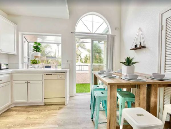 San Diego Vacation Condo Steps from Beach 12 Guests