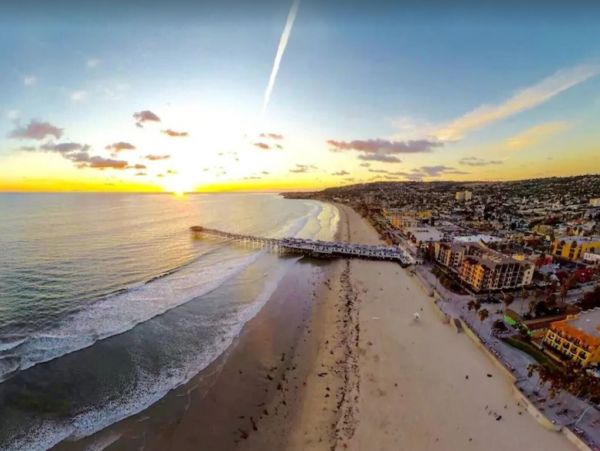 San Diego Vacation Condo Steps from Beach 12 Guests