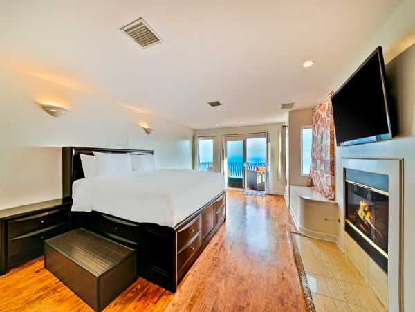 Malibu 5 Bedroom Vacation Villa with Beautiful Ocean Views