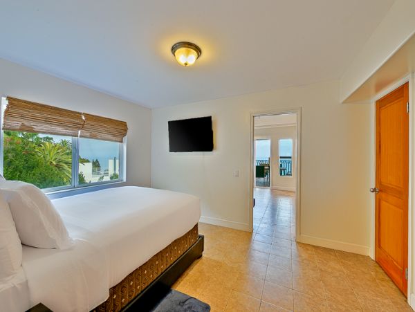 Malibu 5 Bedroom Vacation Villa with Beautiful Ocean Views