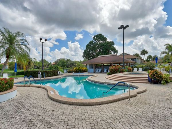 Naples Vacation Condo With Communal Pool 4 Guests
