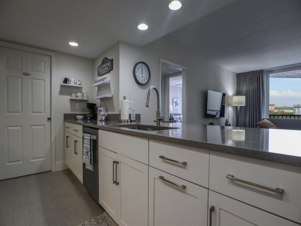 Fort Myers Beach Condo Vacation With Pool & Tennis Court